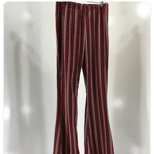 Nasty Gal flared out pants in burgundy size 2 but can fit a 4. Only worn once.